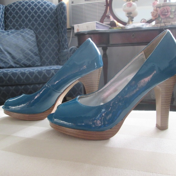 Charlotte Russe - Teal Blue Heels Size 8 - Picture 2 of 6
